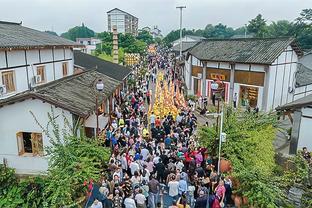 外线哑火！湖人首节全队三分10投仅2中